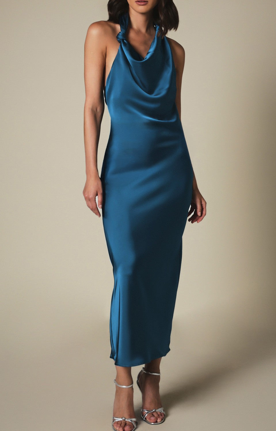 Satin Cowl Neck Halter Maxi Dress mit offener Rücken, Slip-Style, Bodycon-Silhouette, Abendmode, Formelle Anlasskleidung